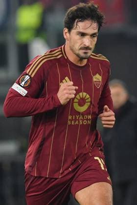Roma Vs Sporting Braga in Rome, Italy - 12 Dec 2024 Mats Hummels of AS Roma seen during the Europa League phase Matchday 6 between Roma vs Sporting Braga at Olympic stadium. Final score Roma 3 : 0 Sporting Braga Rome Italy Copyright: xMattiaxVianx xSOPAxImagesx MVian_8620