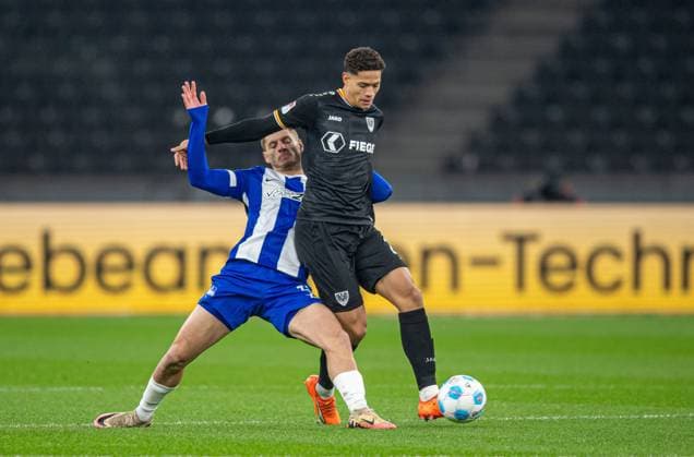 Fussball, Herren, Saison 2024 2025, 2. Bundesliga (16. Spieltag), Hertha BSC - SC Preußen Münster, v.l. Marton Dardai (Hertha BSC), Andras Nemeth (Münster), 13.12. 2024,