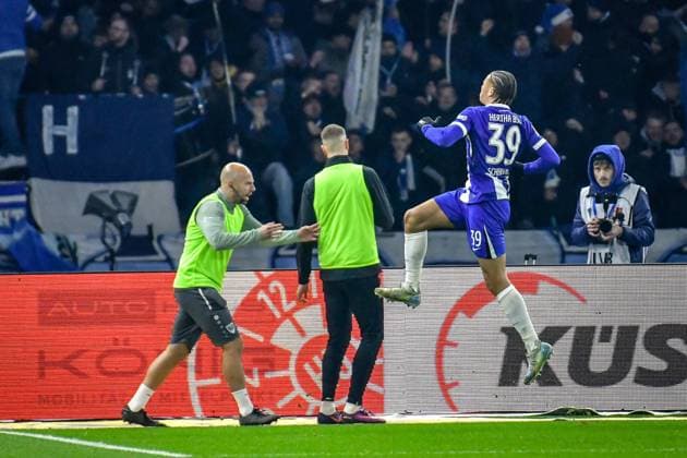 Fussball - 2.Bundesliga Hertha BSC Berlin - Preußen Münster 13.12.2024, xdanx, Fussball - 2.Bundesliga Hertha BSC Berlin - Preußen Münster v.l.Jubel nach dem 1:0 durch Derry Scherhant (Hertha BSC 39), (DFL DFB REGULATIONS PROHIBIT ANY USE OF PHOTOGRAPHS as IMAGE SEQUENCES and or QUASI-VIDEO) Daniel Lakomski Mix1 Berlin Olympiastadion Berlin Berlin Deutschland (DE)