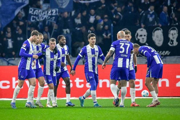 Fussball - 2.Bundesliga Hertha BSC Berlin - Preußen Münster 13.12.2024, xdanx, Fussball - 2.Bundesliga Hertha BSC Berlin - Preußen Münster v.l.Pascal Klemens (Hertha BSC 41),Derry Scherhant (Hertha BSC 39),Diego Demme (Hertha BSC 6),Deyovaisio Zeefuik (Hertha BSC 42),Ibrahim Maza (Hertha BSC 10),Toni Leistner (Hertha BSC 37),Florian Niederlechner (Hertha BSC 7),Jubel nach dem Tor (DFL DFB REGULATIONS PROHIBIT ANY USE OF PHOTOGRAPHS as IMAGE SEQUENCES and or QUASI-VIDEO) Daniel Lakomski Mix1 Berlin Olympiastadion Berlin Berlin Deutschland (DE)