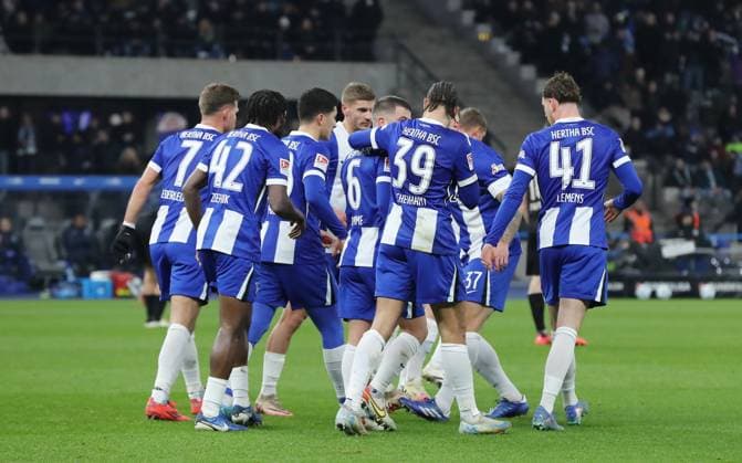 Derry Scherhant jubelt nach 1:0 mit der Mannschaft Freude Emotion Jubel Fußball Fussball DFL 2.Bundesliga Herren 16. Spieltag Saison 2024 2025 13.12.2024 Hertha BSC Berlin vs. Preußen Münster DFL regulations prohibit any use of photographs as image sequences and or quasi-video