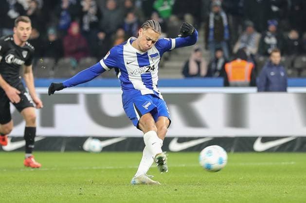13.12.2024, xtgx, Fussball - 2.Bundesliga, Hertha BSC Berlin - Preussen Muenster emspor, v.l. Derry Scherhant (Hertha, 39) trifft per Elfemeter zum 1:0 (DFL DFB REGULATIONS PROHIBIT ANY USE OF PHOTOGRAPHS as IMAGE SEQUENCES and or QUASI-VIDEO) Berlin