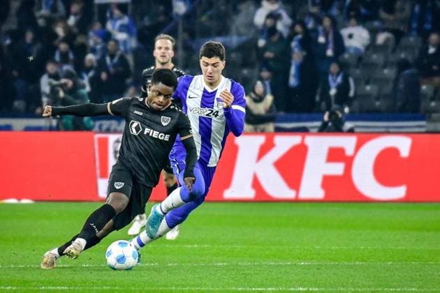 Fussball - 2.Bundesliga Hertha BSC Berlin - Preußen Münster 13.12.2024, xdanx, Fussball - 2.Bundesliga Hertha BSC Berlin - Preußen Münster v.l.Daniel Kyerewaa (SC Preußen Muenster 7),Ibrahim Maza (Hertha BSC 10),Zweikampf, Duell, Kampf, tackle (DFL DFB REGULATIONS PROHIBIT ANY USE OF PHOTOGRAPHS as IMAGE SEQUENCES and or QUASI-VIDEO) Daniel Lakomski Mix1 Berlin Olympiastadion Berlin Berlin Deutschland (DE)