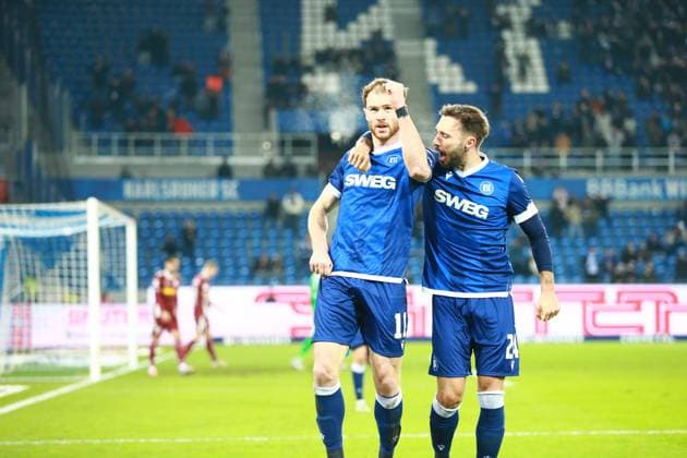 13.12.2024, xrekx, Fussball 2.Bundesliga, Karlsruher SC - Jahn Regensburg emspor, v.l. Budu Zivzivadze Fabian Schleusener (Karlsruher SC) bejubeln das 1:1 (DFL DFB REGULATIONS PROHIBIT ANY USE OF PHOTOGRAPHS as IMAGE SEQUENCES and or QUASI-VIDEO) Karlsruhe