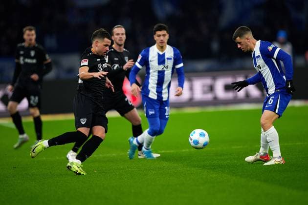 Sebastian Mrowca (SC Preussen Muenster, 10), Diego Demme (Hertha BSC, 06), GER, Hertha BSC vs. SC Preussen Muenster, Fussball Herren, 2. Bundesliga, Saison 2024 2025, 16. Spieltag, 13.12.2024. (DFL REGULATIONS PROHIBIT ANY USE OF PHOTOGRAPHS AS IMAGE SEQUENCES AND OR QUASI - VIDEO). GER, Hertha BSC vs. SC Preussen Muenster, Fussball Herren, 2. Bundesliga, Saison 2024 2025, 16. Spieltag, 13.12.2024. Berlin