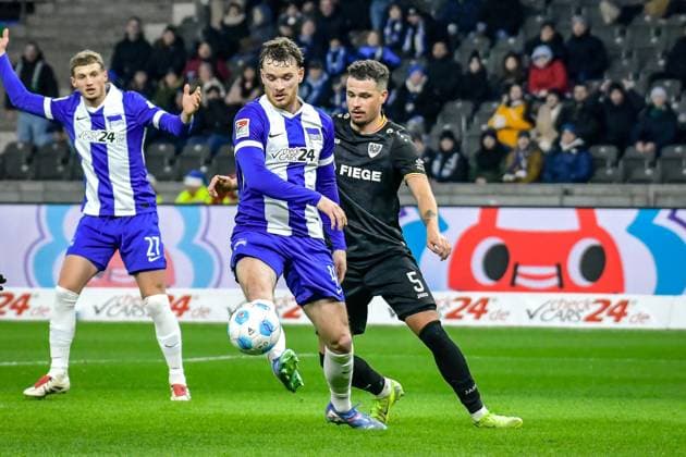 Fussball - 2.Bundesliga Hertha BSC Berlin - Preußen Münster 13.12.2024, xdanx, Fussball - 2.Bundesliga Hertha BSC Berlin - Preußen Münster v.l.Pascal Klemens (Hertha BSC 41),Yassine Bouchama (SC Preußen Muenster 5),Zweikampf, Duell, Kampf, tackle (DFL DFB REGULATIONS PROHIBIT ANY USE OF PHOTOGRAPHS as IMAGE SEQUENCES and or QUASI-VIDEO) Daniel Lakomski Mix1 Berlin Olympiastadion Berlin Berlin Deutschland (DE)