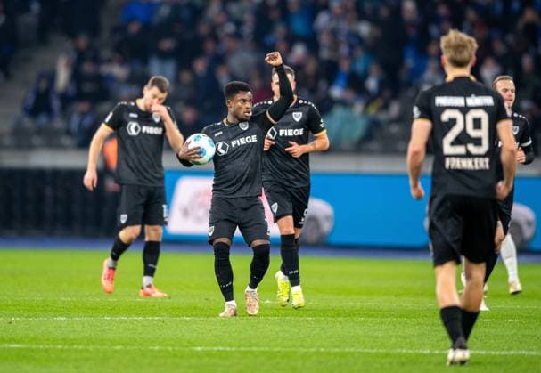Fussball, Herren, Saison 2024 2025, 2. Bundesliga (16. Spieltag), Hertha BSC - SC Preußen Münster, Daniel Kyerewaa (Münster), Jubel nach Tor zum 1:1, 13.12. 2024,