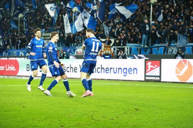 13.12.2024, xrekx, Fussball 2.Bundesliga, Karlsruher SC - Jahn Regensburg emspor, v.l. Luca Pfeiffer (Karlsruher SC) Marvin Wanitzek (Karlsruher SC) Budu Zivzivadze (Karlsruher SC) bejubeln das 3:2 (DFL DFB REGULATIONS PROHIBIT ANY USE OF PHOTOGRAPHS as IMAGE SEQUENCES and or QUASI-VIDEO) Karlsruhe