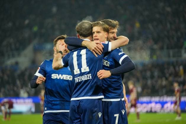 2. Bundesliga: Karlsruher SC vs SSV Jahn Regensburg Torjubel des KSC zum 3:2 von Budu Zivzivadze (Karlsruher SC 11) 2. Bundesliga: Karlsruher SC vs SSV Jahn Regensburg, BBBank Wildpark, Freitag 13.12.2024