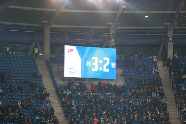 13.12.2024, xrekx, Fussball 2.Bundesliga, Karlsruher SC - Jahn Regensburg emspor, v.l. Anzeigetafel 3:2 (DFL DFB REGULATIONS PROHIBIT ANY USE OF PHOTOGRAPHS as IMAGE SEQUENCES and or QUASI-VIDEO) Karlsruhe