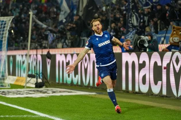 2. Bundesliga: Karlsruher SC vs SSV Jahn Regensburg Budu Zivzivadze (Karlsruher SC 11) beim Torjubel zum 3:1 2. Bundesliga: Karlsruher SC vs SSV Jahn Regensburg, BBBank Wildpark, Freitag 13.12.2024