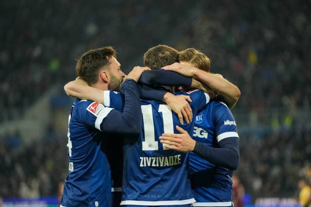 2. Bundesliga: Karlsruher SC vs SSV Jahn Regensburg Torjubel des KSC zum 3:2 von Budu Zivzivadze (Karlsruher SC 11) 2. Bundesliga: Karlsruher SC vs SSV Jahn Regensburg, BBBank Wildpark, Freitag 13.12.2024