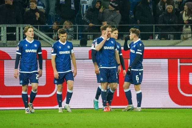 2. Bundesliga: Karlsruher SC vs SSV Jahn Regensburg Torjubel zum 1:1 durch Budu Zivzivadze (Karlsruher SC 11) 2. Bundesliga: Karlsruher SC vs SSV Jahn Regensburg, BBBank Wildpark, Freitag 13.12.2024