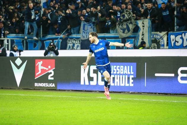 13.12.2024, xrekx, Fussball 2.Bundesliga, Karlsruher SC - Jahn Regensburg emspor, v.l. . Budu Zivzivadze (Karlsruher SC) bejubelt sein Tor zum 3:2 (DFL DFB REGULATIONS PROHIBIT ANY USE OF PHOTOGRAPHS as IMAGE SEQUENCES and or QUASI-VIDEO) Karlsruhe