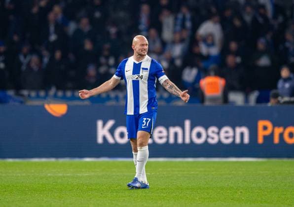 Fussball, Herren, Saison 2024 2025, 2. Bundesliga (16. Spieltag), Hertha BSC - SC Preußen Münster, Toni Leistner (Hertha BSC), Enttäuschung nach Gegentor zum 1:2, 13.12. 2024,