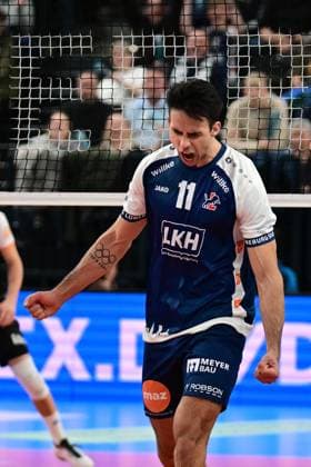 Volleyball I Herren I Saison 2024-2025 I Bundesliga I 12. Spieltag I SVG Lüneburg - VfB Friedrichshafen I 13.12.2024 Jubel, Begeisterung, Enthusiasmus, Euphorie, Freude, Glücksgefühl, Heiterkeit bei: Xander Wolf Wassenaar Ketrzynski (11, SVG Lüneburg) Lüneburg LKH Arena Niedersachsen Deutschland Copyright: xLobeca AndreasxHannigx