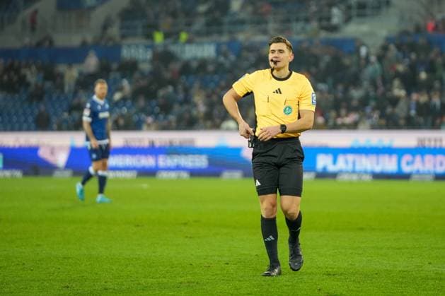 2. Bundesliga: Karlsruher SC vs SSV Jahn Regensburg Felix Prigan (Schiedsrichter) 2. Bundesliga: Karlsruher SC vs SSV Jahn Regensburg, BBBank Wildpark, Freitag 13.12.2024