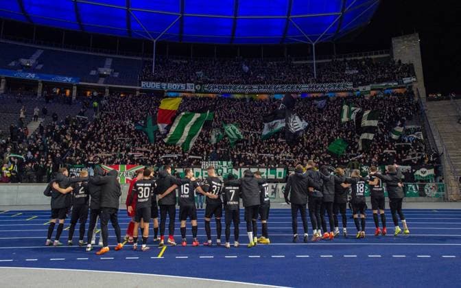 Fussball, Herren, Saison 2024 2025, 2. Bundesliga (16. Spieltag), Hertha BSC - SC Preußen Münster, Münster jubelt nach Abpfiff, 13.12. 2024,