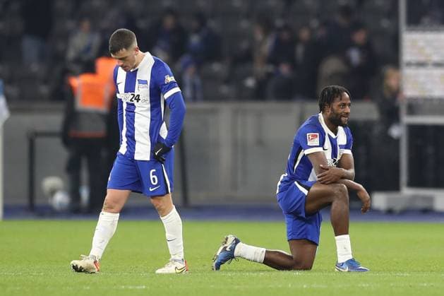 13.12.2024, xtgx, Fussball - 2.Bundesliga, Hertha BSC Berlin - Preussen Muenster emspor, v.l. Diego Demme (Hertha, 6), Deyovaisio Zeefuik (Hertha, 42) enttaeuscht, schaut enttaeuscht, niedergeschlagen, disappointed (DFL DFB REGULATIONS PROHIBIT ANY USE OF PHOTOGRAPHS as IMAGE SEQUENCES and or QUASI-VIDEO) Berlin