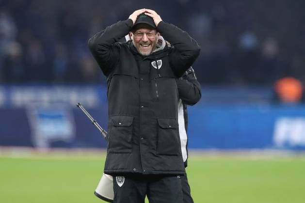 13.12.2024, xtgx, Fussball - 2.Bundesliga, Hertha BSC Berlin - Preussen Muenster emspor, v.l. Sascha Hildmann (Muenster, Trainer) Jubel ueber den Sieg, Jubel nach Spielende (DFL DFB REGULATIONS PROHIBIT ANY USE OF PHOTOGRAPHS as IMAGE SEQUENCES and or QUASI-VIDEO) Berlin