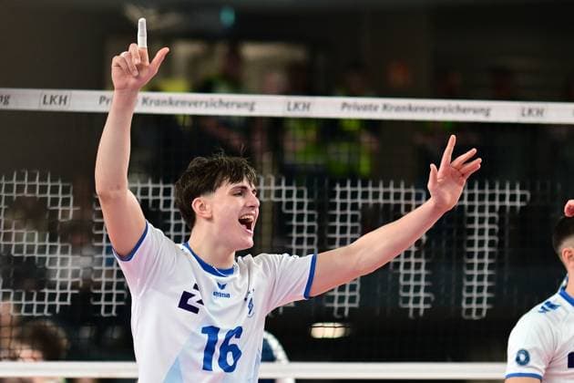 Volleyball I Herren I Saison 2024-2025 I Bundesliga I 12. Spieltag I SVG Lüneburg - VfB Friedrichshafen I 13.12.2024 Freisteller, Jubel, Begeisterung, Enthusiasmus, Euphorie, Freude, Glücksgefühl, Heiterkeit bei: bei Simon Kohn (16, VfB Friedrichshafen) Lüneburg LKH Arena Niedersachsen Deutschland Copyright: xLobeca AndreasxHannigx