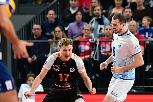 Volleyball I Herren I Saison 2024-2025 I Bundesliga I 12. Spieltag I SVG Lüneburg - VfB Friedrichshafen I 13.12.2024 Jubel, Begeisterung, Enthusiasmus, Euphorie, Freude, Glücksgefühl, Heiterkeit bei: Lenny Graven (17, VfB Friedrichshafen) und Michal Superlak (6, VfB Friedrichshafen) Lüneburg LKH Arena Niedersachsen Deutschland Copyright: xLobeca AndreasxHannigx