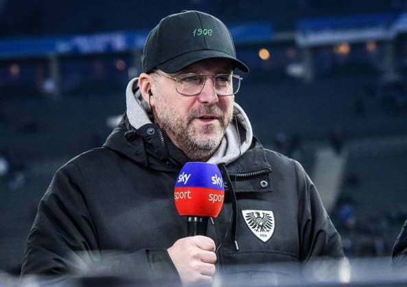 Fussball - 2.Bundesliga Hertha BSC Berlin - Preußen Münster 13.12.2024, xdanx, Fussball - 2.Bundesliga Hertha BSC Berlin - Preußen Münster v.l.Sascha Hildmann (SC Preußen Muenster Trainer),im Interview (DFL DFB REGULATIONS PROHIBIT ANY USE OF PHOTOGRAPHS as IMAGE SEQUENCES and or QUASI-VIDEO) Daniel Lakomski Mix1 Berlin Olympiastadion Berlin Berlin Deutschland (DE)