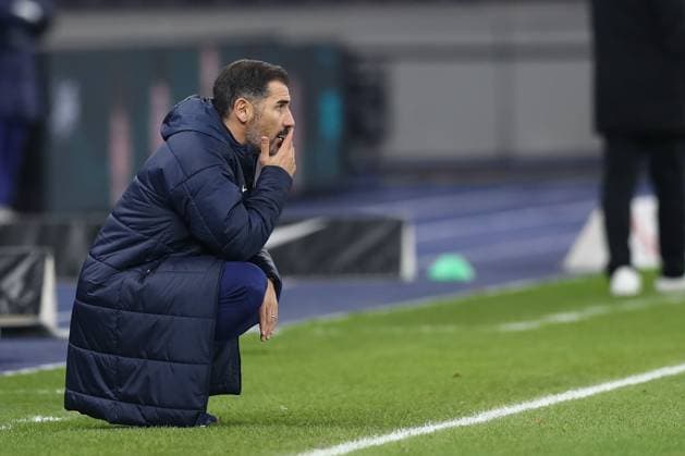 13.12.2024, xtgx, Fussball 2. Bundesliga, Hertha BSC Berlin - SC Preussen Muenster emspor, v.l. Cristian Fiel (Hertha, Trainer) nachdenklich enttaeuscht, enttäuscht, schaut enttaeuscht, niedergeschlagen, disappointed (DFL DFB REGULATIONS PROHIBIT ANY USE OF PHOTOGRAPHS as IMAGE SEQUENCES and or QUASI-VIDEO) Berlin