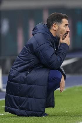13.12.2024, xtgx, Fussball 2. Bundesliga, Hertha BSC Berlin - SC Preussen Muenster emspor, v.l. Cristian Fiel (Hertha, Trainer) nachdenklich enttaeuscht, enttäuscht, schaut enttaeuscht, niedergeschlagen, disappointed (DFL DFB REGULATIONS PROHIBIT ANY USE OF PHOTOGRAPHS as IMAGE SEQUENCES and or QUASI-VIDEO) Berlin