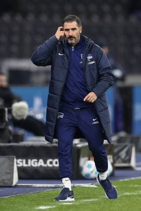 13.12.2024, xtgx, Fussball 2. Bundesliga, Hertha BSC Berlin - SC Preussen Muenster emspor, v.l. Cristian Fiel (Hertha, Trainer) nachdenklich enttaeuscht, enttäuscht, schaut enttaeuscht, niedergeschlagen, disappointed (DFL DFB REGULATIONS PROHIBIT ANY USE OF PHOTOGRAPHS as IMAGE SEQUENCES and or QUASI-VIDEO) Berlin