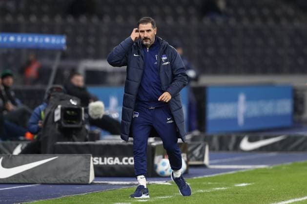 13.12.2024, xtgx, Fussball 2. Bundesliga, Hertha BSC Berlin - SC Preussen Muenster emspor, v.l. Cristian Fiel (Hertha, Trainer) nachdenklich enttaeuscht, enttäuscht, schaut enttaeuscht, niedergeschlagen, disappointed (DFL DFB REGULATIONS PROHIBIT ANY USE OF PHOTOGRAPHS as IMAGE SEQUENCES and or QUASI-VIDEO) Berlin
