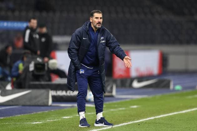 13.12.2024, xtgx, Fussball 2. Bundesliga, Hertha BSC Berlin - SC Preussen Muenster emspor, v.l. Cristian Fiel (Hertha, Trainer) gibt Anweisungen, gestikuliert mit den Armen, gesticulate, gives instructions (DFL DFB REGULATIONS PROHIBIT ANY USE OF PHOTOGRAPHS as IMAGE SEQUENCES and or QUASI-VIDEO) Berlin