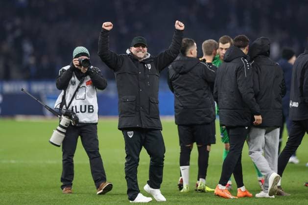 13.12.2024, xtgx, Fussball 2. Bundesliga, Hertha BSC Berlin - SC Preussen Muenster emspor, v.l. Sascha Hildmann (Münster, Trainer) Jubel ueber den Sieg, Jubel nach Spielende (DFL DFB REGULATIONS PROHIBIT ANY USE OF PHOTOGRAPHS as IMAGE SEQUENCES and or QUASI-VIDEO) Berlin