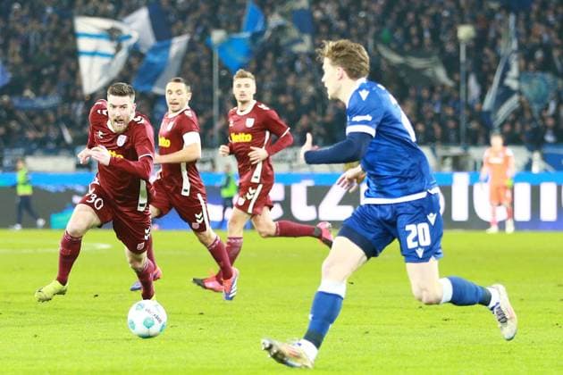 13.12.2024, xrekx, Fussball 2.Bundesliga, Karlsruher SC - Jahn Regensburg emspor, v.l. Christian Kühlwetter Kuehlwetter (SSV Jahn Regensburg) David Herold (Karlsruher SC) (DFL DFB REGULATIONS PROHIBIT ANY USE OF PHOTOGRAPHS as IMAGE SEQUENCES and or QUASI-VIDEO) Karlsruhe