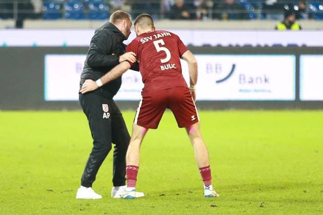 13.12.2024, xrekx, Fussball 2.Bundesliga, Karlsruher SC - Jahn Regensburg emspor, v.l. Trainer: Andreas Patz (SSV Jahn Regensburg) Rasim Bulic (SSV Jahn Regensburg) (DFL DFB REGULATIONS PROHIBIT ANY USE OF PHOTOGRAPHS as IMAGE SEQUENCES and or QUASI-VIDEO) Karlsruhe