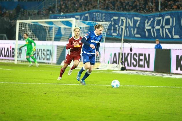 13.12.2024, xrekx, Fussball 2.Bundesliga, Karlsruher SC - Jahn Regensburg emspor, v.l. Bryan Hein (SSV Jahn Regensburg) Sebastian Jung (Karlsruher SC) (DFL DFB REGULATIONS PROHIBIT ANY USE OF PHOTOGRAPHS as IMAGE SEQUENCES and or QUASI-VIDEO) Karlsruhe