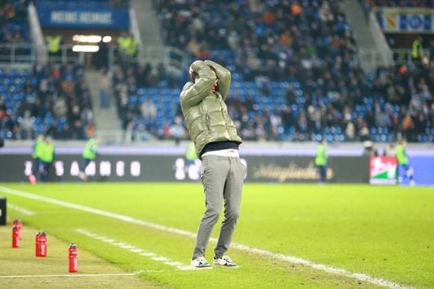 13.12.2024, xrekx, Fussball 2.Bundesliga, Karlsruher SC - Jahn Regensburg emspor, v.l. Trainer: Christian Eichner (Karlsruher SC) enttaeuscht, enttaeuscht schauend, dissapointed (DFL DFB REGULATIONS PROHIBIT ANY USE OF PHOTOGRAPHS as IMAGE SEQUENCES and or QUASI-VIDEO) Karlsruhe