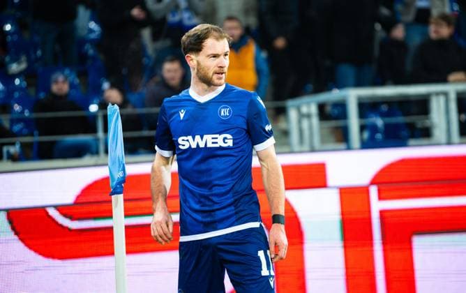 Budu Zivzivadze (Karlsruher SC) freut sich ueber sein erstes Tor waehrend des Spiels in der 2. Bundesliga zwischen dem Karlsruher SC und Jahn Regensburg im BBBank Wildpark am 13. December 2024 in Karlsruhe, Deutschland. (Foto von Silas Schueller DeFodi Images) +++ Budu Zivzivadze (Karlsruher SC) celebrates his first goal during the 2. Bundesliga match between Karlsruher SC and Jahn Regensburg at BBBank Wildpark on December 13, 2024 in Karlsruhe, Germany. (Photo by Silas Schueller DeFodi Images) DFB DFL REGULATIONS PROHIBIT ANY USE OF PHOTOGRAPHS AS IMAGE SEQUENCES AND OR QUASI-VIDEO. (Photo by Silas Schueller DeFodi Images) Defodi-738_738_KSCREG_20241213_1200