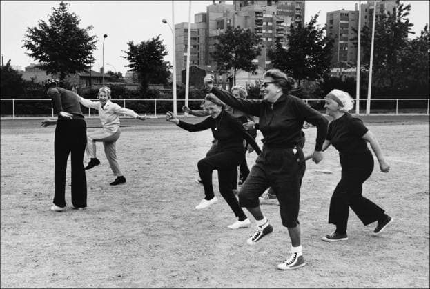 There s no age limit for There s no age limit for sports. Paris, 1974. Photograph by Janine Niepce (1921-2007). !!! SPECIAL PRICE!!! !!! SPECIALE PRIJS !!! !!! PRIX SPECIAL !!! IMAGES USERS WITH CONTRACT PAY FOR THIS IMAGE 75 EURO. USERS WITHOUT CONTRACT PAY THE USUAL SABAM PRICE ACCORDING TO THEIR CATEGORY !! BEELDGEBRUIKERS MET KONTRAKT BETALEN VOOR DIT BEELD 75 EURO. BEELDGEBRUIKERS ZONDER KONTRAKT BETALEN HET GEBRUIKELIJKE SABAM-TARIEF VAN HUN CATEGORIE !! LES UTILISATEURS D IMAGES AVEC CONTRAT PAIENT POUR CETTE IMAGE 75 EURO. LES UTILISATEURS D IMAGES SANS CONTRAT PAIENT LE TARIF SABAM USUEL DE LEUR CATEGORIE !! PARIS PARIS ILE-DE-FRANCE FRANCE  Copyright: xJaninexNiepcex 50336-10