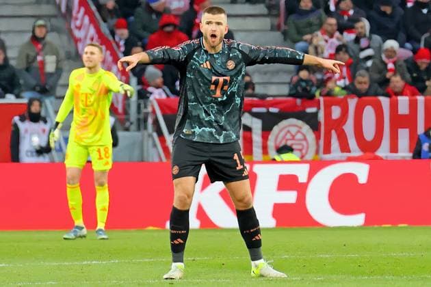 Mainz, Deutschland 14. Dezember 2024: 1. BL - 2024 2025 - FSV Mainz 05 vs. FC Bayern München Im Bild: Eric Dier (Muenchen) schreit seinen Mitspielern taktische Anweisungen zu. DFL regulations prohibit any use of photographs as image sequences and or quasi-video Mewa Arena Rheinland - Pfalz Copyright: xFotostandx xRacochax