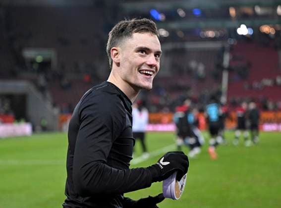 14.12.2024, Fussball 1. Bundesliga 2024 2025, 14. Spieltag, FC Augsburg - Bayer Leverkusen, in der WWK-Arena Augsburg, Florian Wirtz (Leverkusen) freut sich nach dem Spiel
