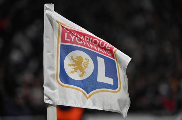 12.12.2024, xjhx, Fussball UEFA Europa League, Olympique Lyon - Eintracht Frankfurt emspor, v.l. Lyon Wappen Branding Logo Marke Eckfahne (UEFA REGULATIONS PROHIBIT ANY USE OF PHOTOGRAPHS as IMAGE SEQUENCES and or QUASI-VIDEO) Lyon