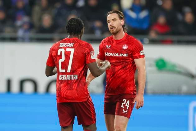 Frank Ronstadt (1. FC Kaiserslautern) und Jannis Heuer (1. FC Kaiserslautern) unterhalten sich, 2. Bundesliga, SV Darmstadt 98 vs 1. FC Kaiserslautern, Merck-Stadion am Böllenfalltor am 14. December 2024 in Darmstadt, Deutschland. (Foto von Marco Steinbrenner DeFodi Images) Frank Ronstadt (1. FC Kaiserslautern) und Jannis Heuer (1. FC Kaiserslautern) talk together, 2. Bundesliga, SV Darmstadt 98 vs 1. FC Kaiserslautern, Merck-Stadion am Böllenfalltor, December 14, 2024 in Darmstadt, Germany. (Photo by Marco Steinbrenner DeFodi Images) DFB DFL REGULATIONS PROHIBIT ANY USE OF PHOTOGRAPHS AS IMAGE SEQUENCES AND OR QUASI-VIDEO. Defodi-700_darm_fck_20241214_004