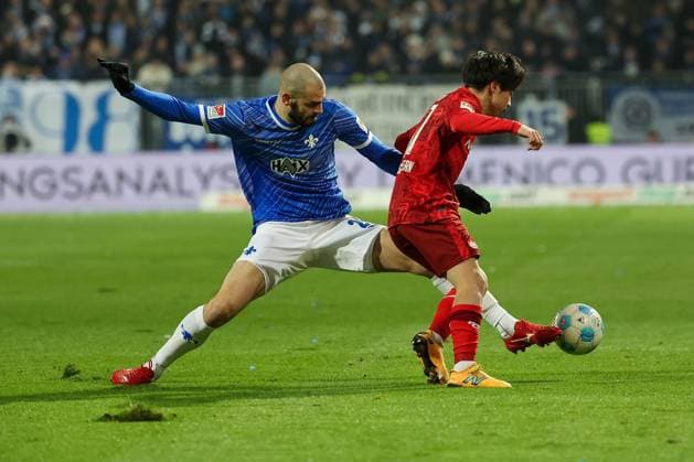 2024.12.14 xJFAx 2.Bundesliga SV Darmstadt 98 - 1.FC Kaiserslautern v.l., Aleksander Vukovic (SV Darmstadt 98), Daisuke Yokota (1.FC Kaiserslautern), Zweikampf, Action, Aktion, Battles for the Ballw (DFL DFB REGULATIONS PROHIBIT ANY USE OF PHOTOGRAPHS as IMAGE SEQUENCES and or QUASI-VIDEO)