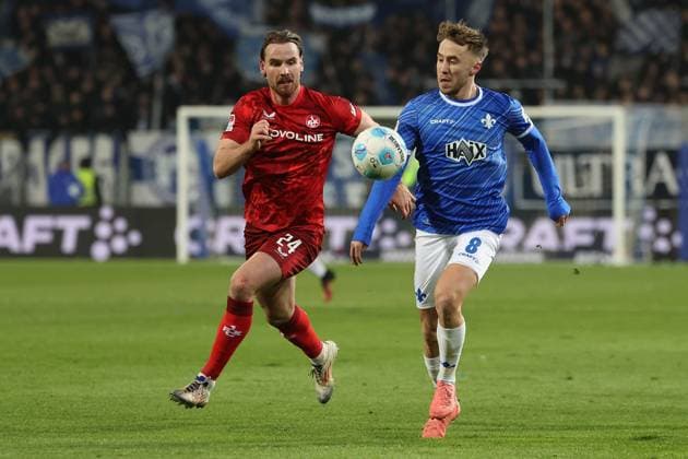 2024.12.14 xJFAx 2.Bundesliga SV Darmstadt 98 - 1.FC Kaiserslautern v.l., Jannis Heuer (1.FC Kaiserslautern), Luca Marseiler (SV Darmstadt 98), Zweikampf, Action, Aktion, Battles for the Ball (DFL DFB REGULATIONS PROHIBIT ANY USE OF PHOTOGRAPHS as IMAGE SEQUENCES and or QUASI-VIDEO)