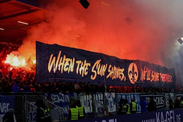 2024.12.14 xJFAx 2.Bundesliga SV Darmstadt 98 - 1.FC Kaiserslautern v.l., SV Darmstadt 98 Choreografie der Frankfurter Fans. Fans,Stimmung, Schals, Trikots, Emotionen, Pyrotechnik, Pyro, Rauch, Feuer, Randale, Bengalos, Rauchbomben, pirotecnica, fumo, fuoco, Wunderkerzen (DFL DFB REGULATIONS PROHIBIT ANY USE OF PHOTOGRAPHS as IMAGE SEQUENCES and or QUASI-VIDEO)
