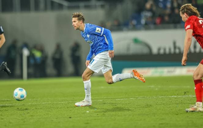 GER, Darmstadt, SV Darmstadt 98 vs 1. FC Kaiserlautern, 2. Bundesliga, Fussball, DFB, Spielzeit 2024 2025, Merck-Stadion am Böllenfalltor, 16. Spieltag, im Bild: Tobias Kempe (SV Darmstadt 98 11) DFB DFL REGULATIONS PROHIBIT ANY USE OF PHOTOGRAPHS AS IMAGE SEQUENCES AND OR QUASI-VIDEO, 14.12.2024,