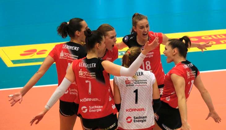 14.12.2024, Dresdner Jubel, rechts Dresdens Lorena Lorber Fijok, Volleyball, 1. Bundesliga, Dresdner SC - VC Wiesbaden 3:1. c Dresden