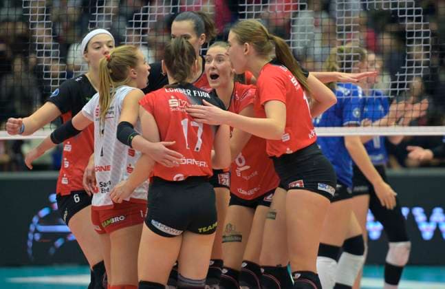 14.12.2024, Dresdner Jubel, Mitte Dresdens Sarah Straube, Volleyball, 1. Bundesliga, Dresdner SC - VC Wiesbaden 3:1. c Dresden