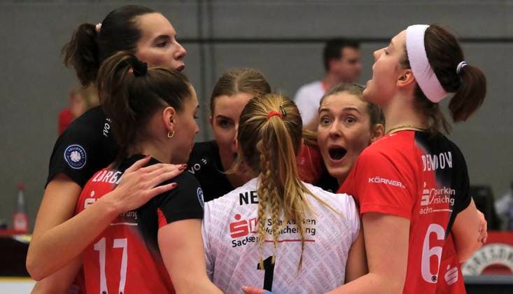 14.12.2024, Dresdner Jubel, Mitte Dresdens Sarah Straube, Volleyball, 1. Bundesliga, Dresdner SC - VC Wiesbaden 3:1. c Dresden